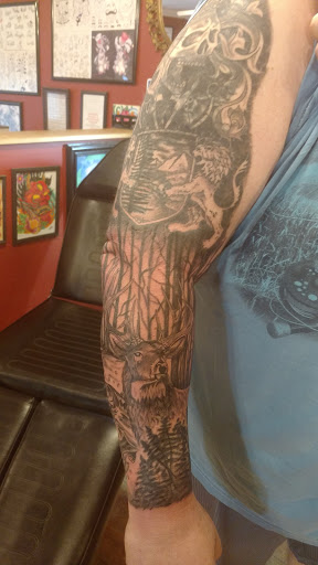 Tattoo Shop «The Ink Well Tattoo Studio», reviews and photos, 154 N Main St, Fredericktown, OH 43019, USA