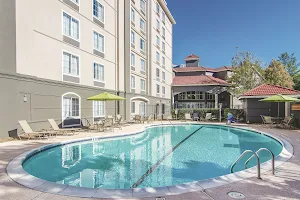 La Quinta Inn & Suites by Wyndham Atlanta Perimeter Medical image