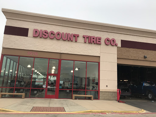 Tire Shop «Discount Tire Store - Irving, TX», reviews and photos, 3516 W Airport Fwy, Irving, TX 75062, USA