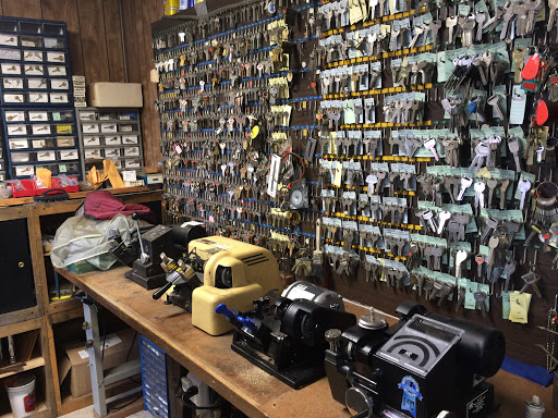 Locksmith «Laris Lock & Key Service», reviews and photos, 555 W 9th St # 5, San Pedro, CA 90731, USA