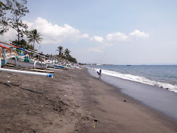 Meninting Beach'in fotoğrafı düz ve uzun ile birlikte