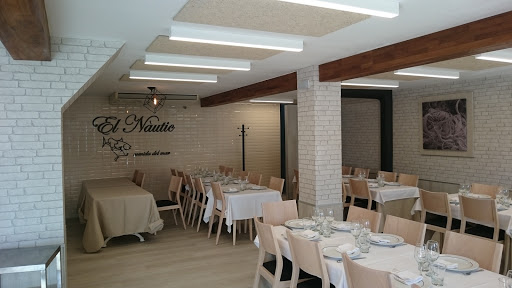 Bar restaurante El Nàutic Villajoyosa - Av. del Port, 34, 36. Edf, 03570 Puerto-Playa, Alicante, España