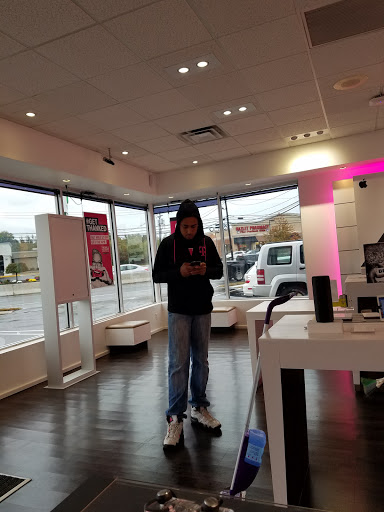 Cell Phone Store «T-Mobile», reviews and photos, 2857 NJ-35, Hazlet, NJ 07730, USA