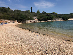 Foto von Plaza Mala Lamjana von Klippen umgeben