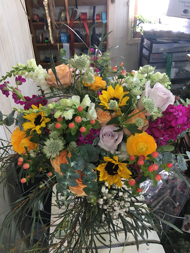 Florist «Country Gallery Florist», reviews and photos, 193 Old Airport Rd, Bristol, VA 24201, USA