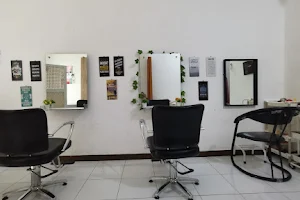 HUMAIRA Salon Muslimah Bekasi image