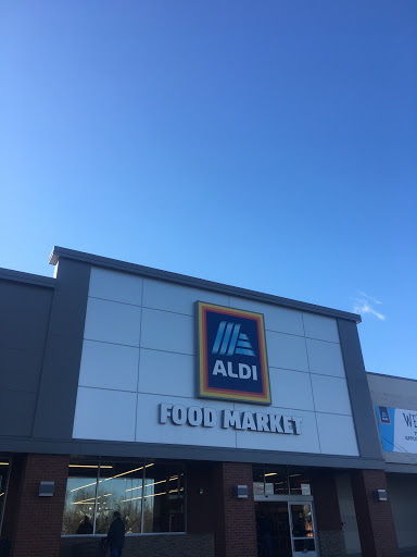 Supermarket «ALDI», reviews and photos, 2810 Mountaineer Blvd, Charleston, WV 25309, USA
