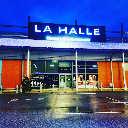 Magasin de vêtements La Halle Bourg En Bresse Zc La Neuve Viriat