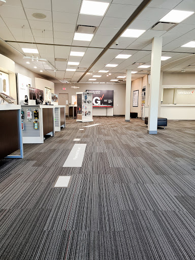 Cell Phone Store «Verizon», reviews and photos, 5945 Mayfield Rd, Mayfield Heights, OH 44124, USA