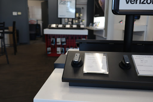 Cell Phone Store «Verizon Authorized Retailer, TCC», reviews and photos, 126 E Main St, Gas City, IN 46933, USA