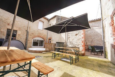 Gite "Le Patio" - 23 personnes - PMR - 10 km du Puy du Fou - Spa Extérieur - Salle de réunion - Séminaire d'entreprise à Saint-Amand-sur-Sèvre