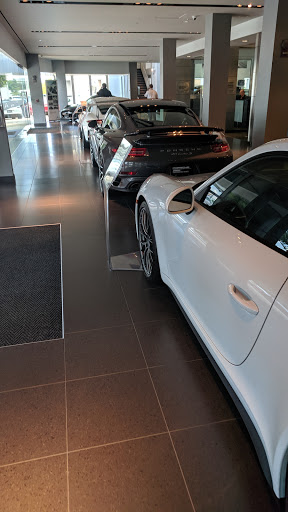 Porsche Dealer «Porsche of Tysons Corner», reviews and photos, 8601 Westwood Center Dr, Vienna, VA 22182, USA