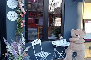 Wonder Room Coffee & Flowers image