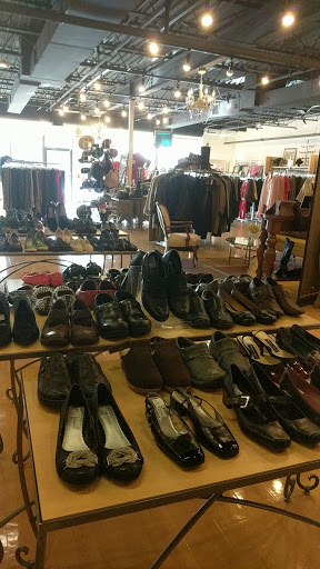 Second Debut Renewed Fashions and Art Boutique, 4300 W 36th 1/2 St, St Louis Park, MN 55416, USA, 
