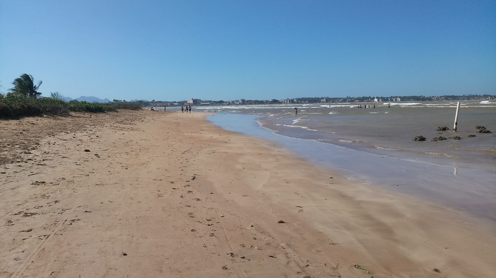 Photo de Plage de Grande Fundao avec l'eau cristalline de surface