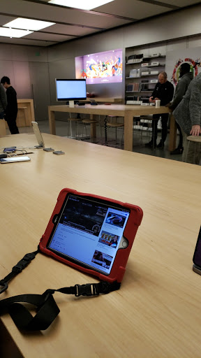 Computer Store «Apple Southcenter», reviews and photos, 801 Southcenter Mall, Tukwila, WA 98188, USA