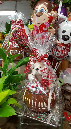 Florist «Little Flower Shop», reviews and photos, 616 High St, Delano, CA 93215, USA