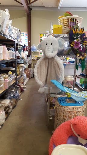Used Clothing Store «T.E.A.M. Resale Shop», reviews and photos, 300 W Main St, Tomball, TX 77375, USA