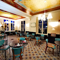 Atmosphère du Restaurant français Logis Le Grand Hôtel Restaurant Château du Loir à Montval-sur-Loir - n°18