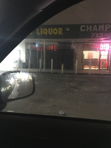 Liquor Store «Yolo Liquor Store», reviews and photos, 6101 Glenmont Dr, Houston, TX 77081, USA