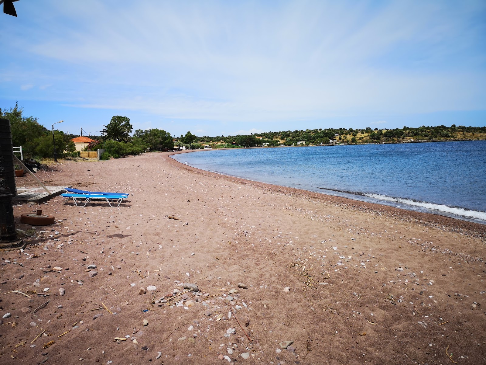 Photo of Paralia Tsonia with partly clean level of cleanliness