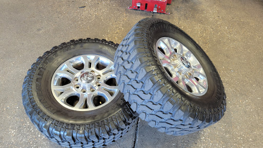 Tire Shop «Discount Tire Store - Las Vegas, NV», reviews and photos, 4431 N Rancho Dr, Las Vegas, NV 89130, USA