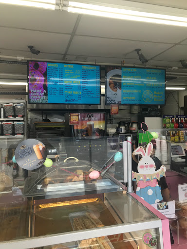 Donut Shop «Donut City», reviews and photos, 6100 Magnolia Ave, Riverside, CA 92506, USA