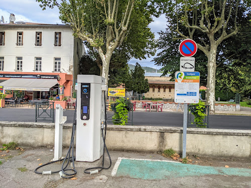 Borne de recharge de véhicules électriques RÉVÉO Charging Station Quillan