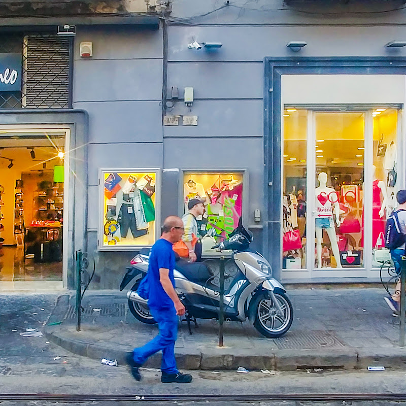 Mediterraneo abbigliamento Guess Multibrand Napoli