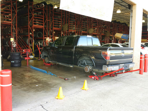 Tire Shop «Discount Tire», reviews and photos, 6616 Northwest Hwy, Dallas, TX 75231, USA