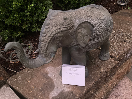 Cigar Shop «HUBBARD & STATE CIGAR SHOP», reviews and photos, 6 W Hubbard St, Chicago, IL 60610, USA