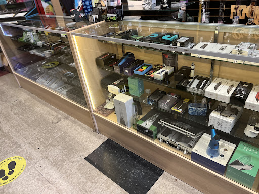 Tobacco Shop «Cherry Smoke & Skate Shop», reviews and photos, 418 Cherry Ave, Long Beach, CA 90802, USA