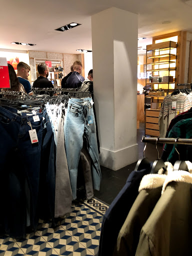 Stores to buy women's jeans Dublin