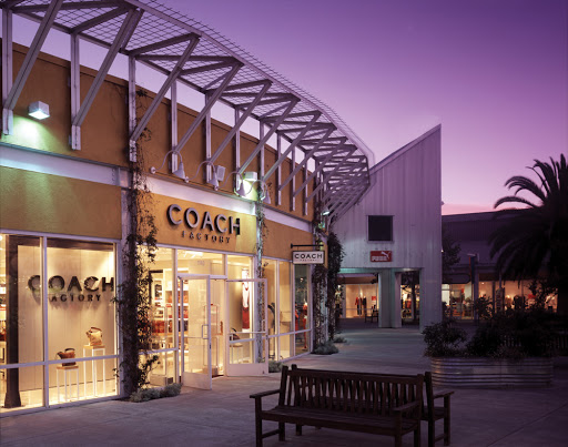 Shopping Mall «Petaluma Village Premium Outlets», reviews and photos, 2200 Petaluma Blvd N, Petaluma, CA 94952, USA