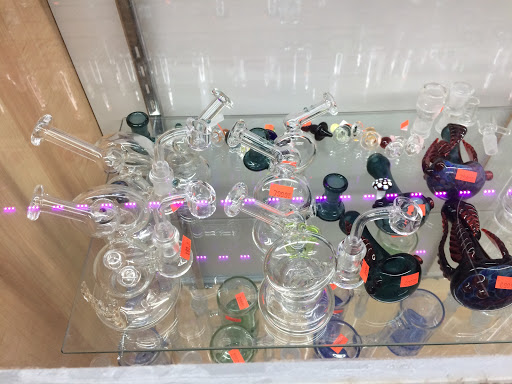 Vaporizer Store «Woodstock Vape & Glass Gallery», reviews and photos, 46699 Van Dyke, Shelby Charter Township, MI 48317, USA
