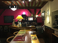 Atmosphère du Restaurant français La Taverne Louis XI à Cusset - n°1