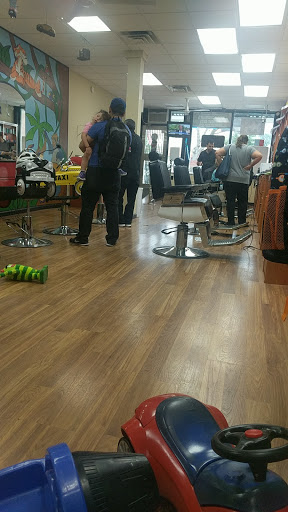 Barber Shop «Utopia Barber Shop», reviews and photos, 20-06 Utopia Pkwy, Whitestone, NY 11357, USA