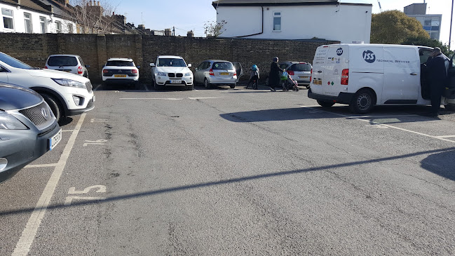 Comments and reviews of Hartfield Road Car Park