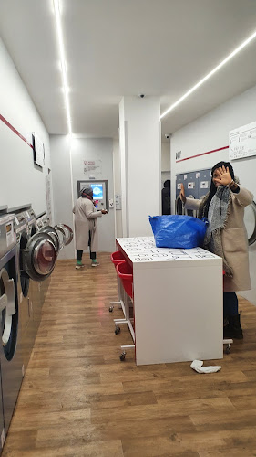 Recenze na Laundromat Bloomest / Laundry self-service / SAMOOBSLUŽNOU PRÁDELNU BLOOMEST PRAHA1 v Praha - Prádelna