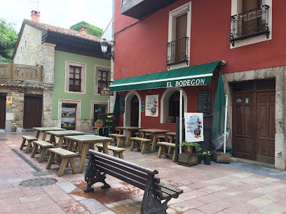 Bar Restaurante El Farin - C. Sol, n°10, 33560 Ribadesella, Asturias, Spain