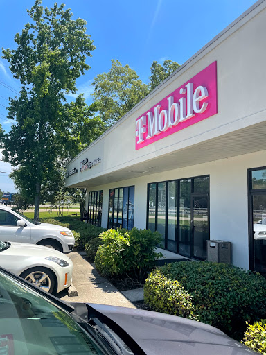 Cell Phone Store «T-Mobile», reviews and photos, 206 Lake Dr Suite 5, Covington, LA 70433, USA