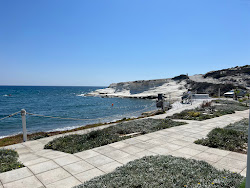 Agios Georgios Alamanou Beach'in fotoğrafı dağlarla çevrili
