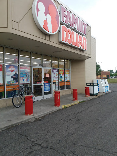 FAMILY DOLLAR, 17830 Vernier Rd, Harper Woods, MI 48225, USA, 