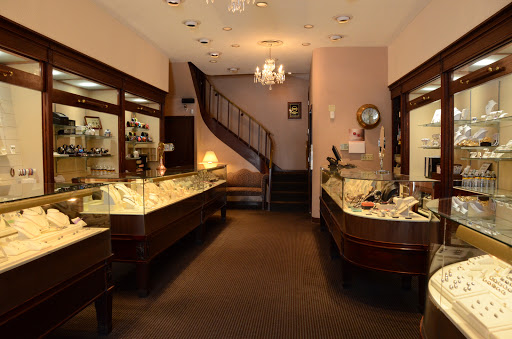 Jeweler «Hands Jewelers», reviews and photos, 109 E Washington St, Iowa City, IA 52240, USA