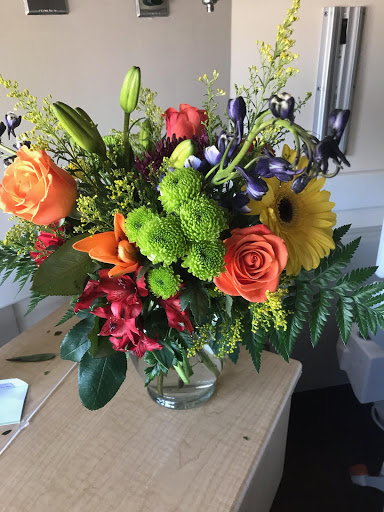 April Florist And Gifts, 10649 Loveland Madeira Rd, Loveland, OH 45140, USA, 