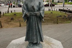Statue of Takechiyo image