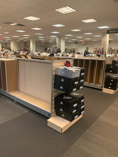 Shoe Store «DSW Designer Shoe Warehouse», reviews and photos, 8801 Queens Blvd, Elmhurst, NY 11373, USA