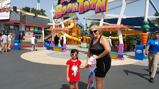 Shopping Mall «Looney Tunes Mall - Six Flags Over Texas», reviews and photos, 2201 E Road to Six Flags St, Arlington, TX 76011, USA