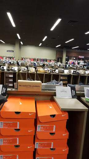 Shoe Store «DSW Designer Shoe Warehouse», reviews and photos, 17158 Redmond Way, Redmond, WA 98052, USA