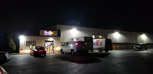 Shipping and Mailing Service «FedEx Ship Center», reviews and photos, 2400 Richmond Terrace, Staten Island, NY 10302, USA